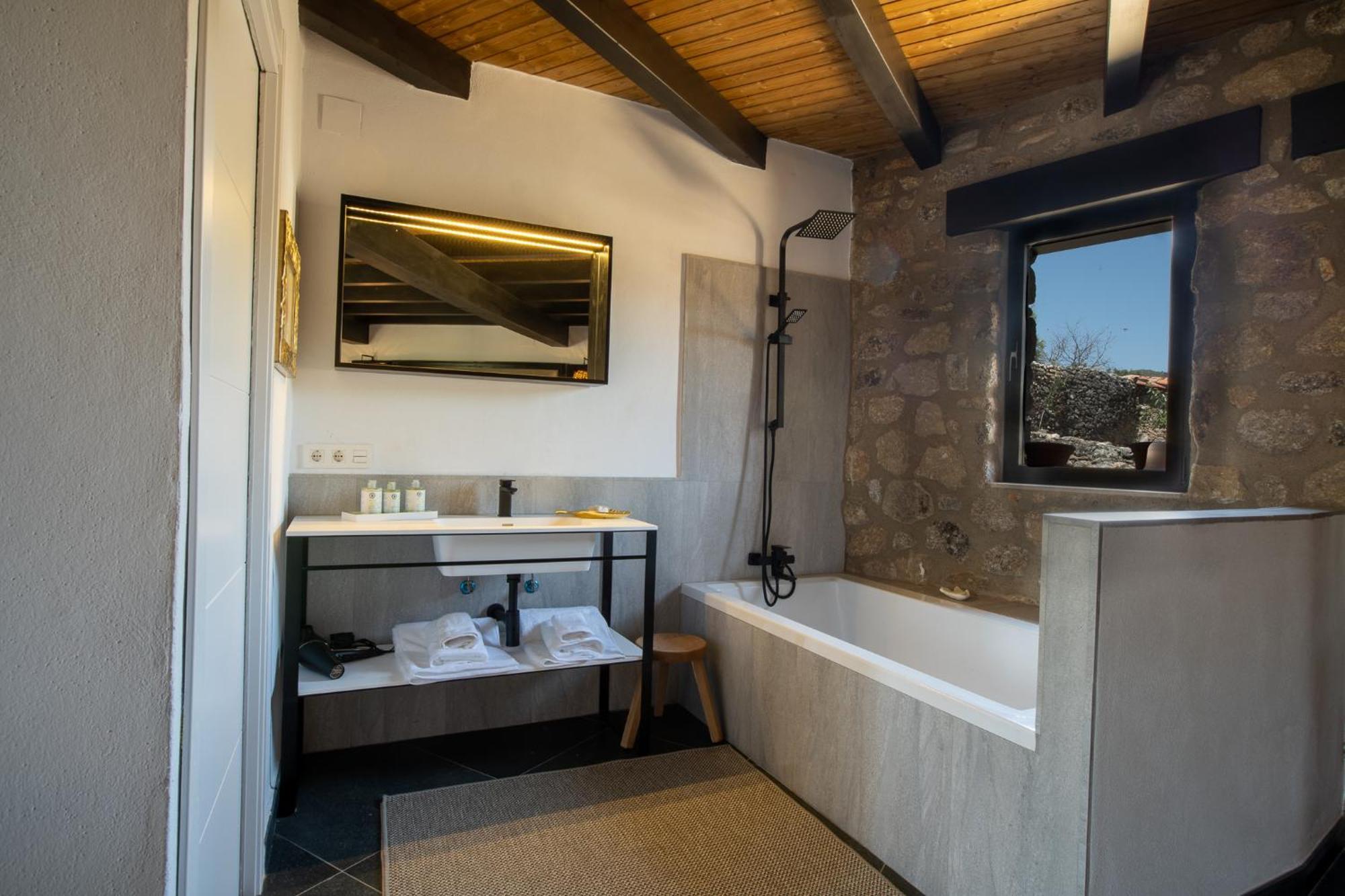 Aqua Et Oleum Hotel Villamiel Bilik gambar